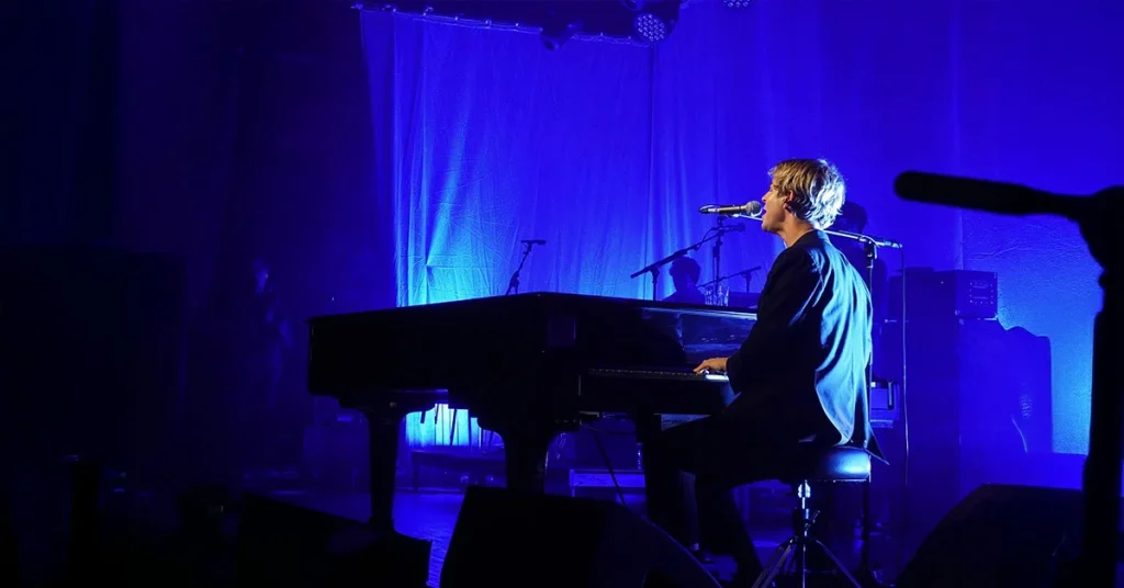 tom odell live at coca cola arena in dubai event Arab1ae