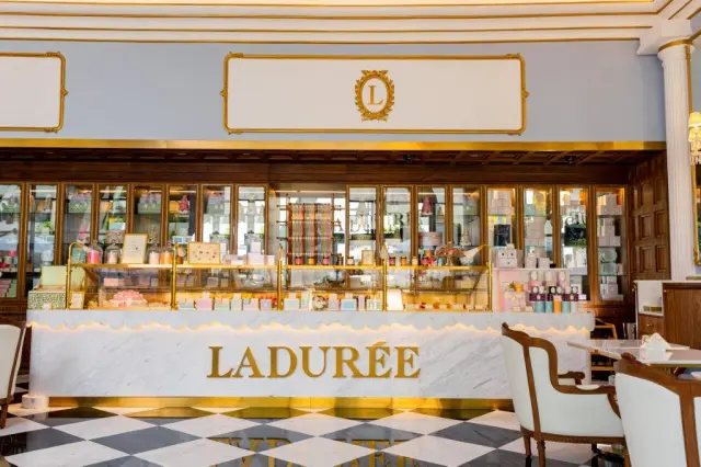 Laduree Al Bateen abu Dhabi arab1