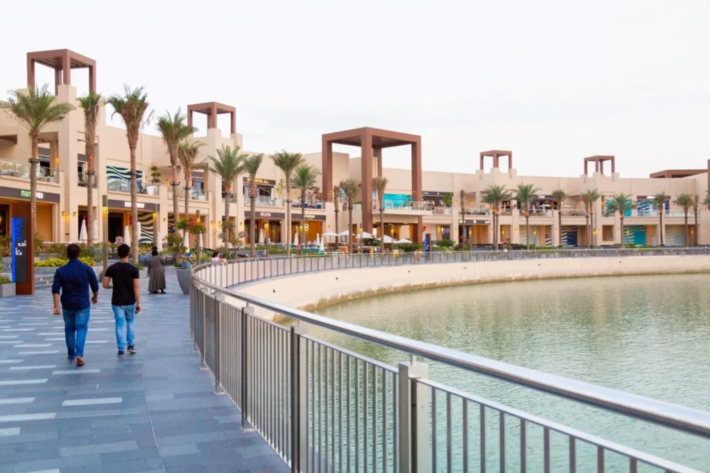 the pointe mall dubai arab1